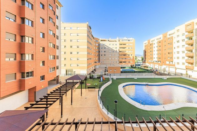 Foto 2 de Venta de piso en Martín Carpena - Torre del Río de 3 habitaciones con terraza y piscina