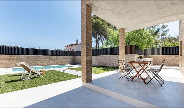 Foto 2 de Chalet en venta en Canyelles de 5 habitaciones con terraza y piscina