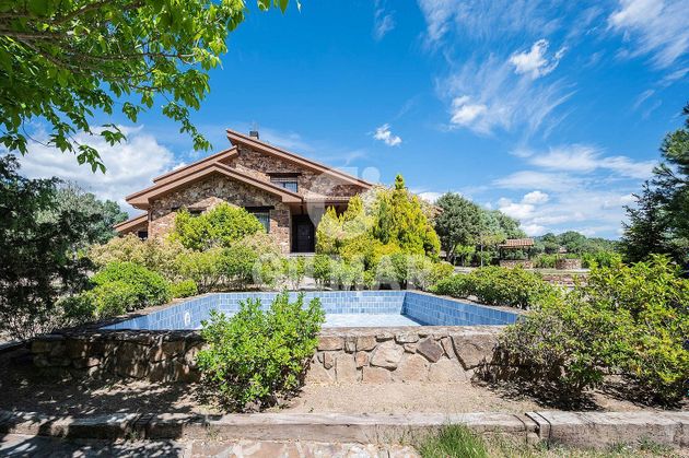Foto 1 de Xalet en venda a Cabanillas de la Sierra de 4 habitacions amb piscina i garatge