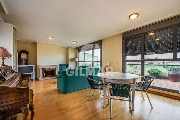 Foto 2 de Ático en venta en Guindalera de 3 habitaciones con terraza y piscina