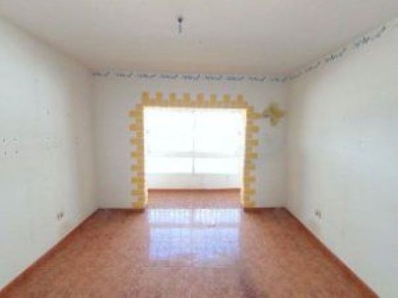 Foto 2 de Pis en venda a Vecindario-Paredilla-Sardina de 3 habitacions amb garatge i balcó