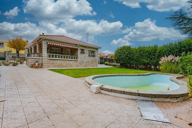 Foto 1 de Xalet en venda a Lozoyuela-Navas-Sieteiglesias de 6 habitacions amb terrassa i piscina