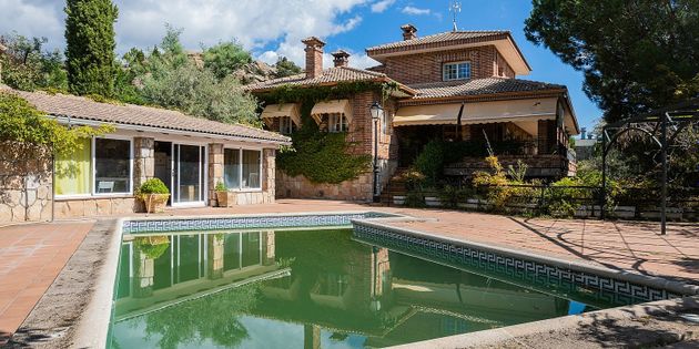 Foto 1 de Xalet en venda a Manzanares el Real de 6 habitacions amb terrassa i piscina