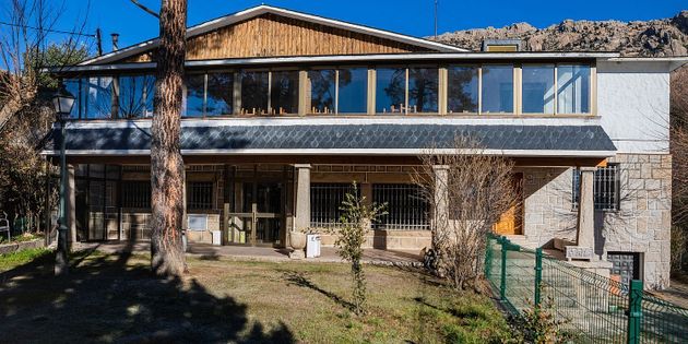 Foto 1 de Xalet en venda a Manzanares el Real de 11 habitacions amb terrassa i jardí