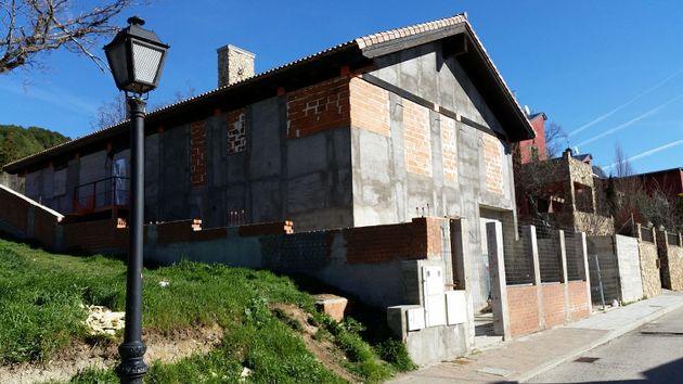 Foto 2 de Venta de chalet en calle Linares de 4 habitaciones con terraza y garaje