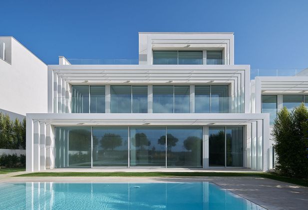 Foto 1 de Casa en venda a calle La Finca de 3 habitacions amb terrassa i piscina