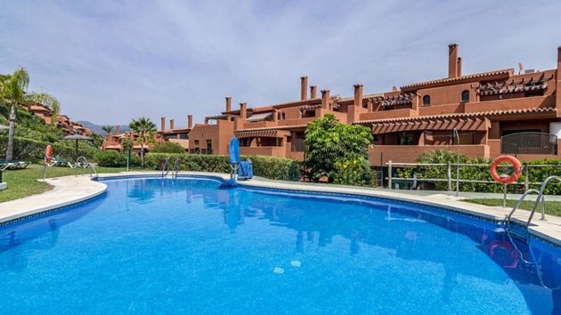 Foto 1 de Venta de ático en Estepona Oeste - Valle Romano - Bahía Dorada de 3 habitaciones con terraza y piscina