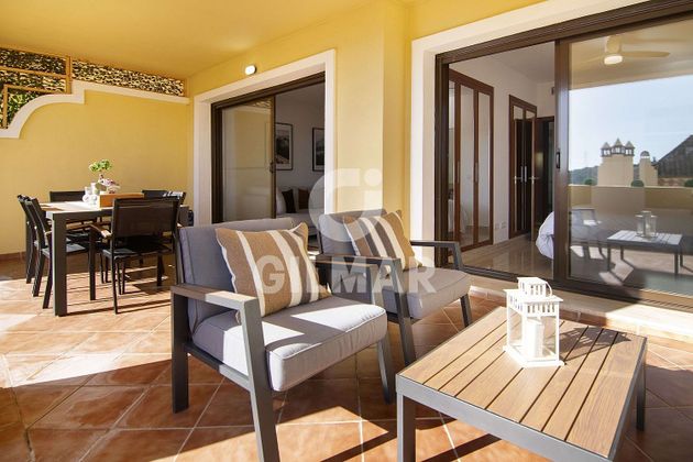 Foto 2 de Venta de piso en Estepona Oeste - Valle Romano - Bahía Dorada de 2 habitaciones con terraza y piscina