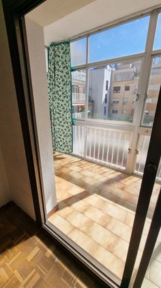 Foto 2 de Pis en venda a El Guinardó de 4 habitacions amb terrassa i aire acondicionat