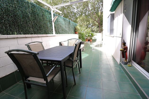 Foto 1 de Pis en venda a La Clota - Zona industrial de 3 habitacions amb terrassa i piscina