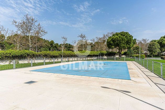 Foto 1 de Àtic en venda a Pau de Carabanchel de 4 habitacions amb terrassa i piscina