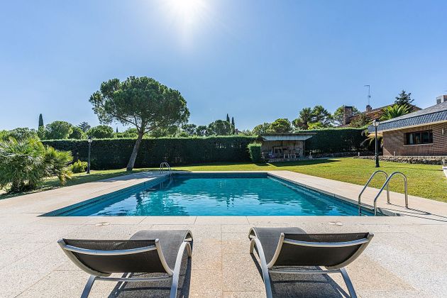 Foto 2 de Casa en venda a Las Lomas de 5 habitacions amb piscina i garatge