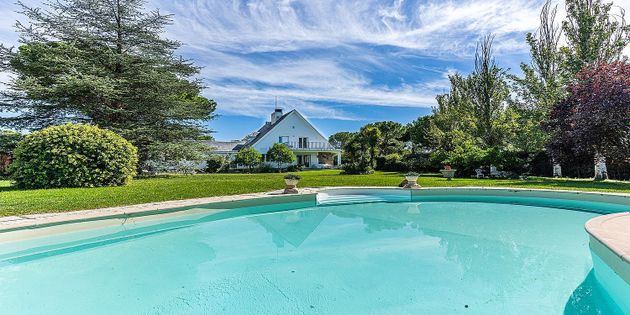 Foto 2 de Casa en venda a Las Lomas de 6 habitacions amb terrassa i piscina