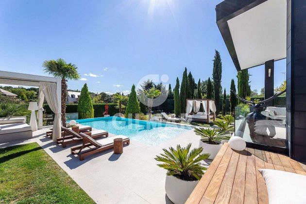 Foto 1 de Casa en venda a Parque Boadilla de 5 habitacions amb piscina i garatge