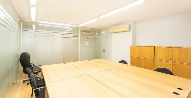 Foto 2 de Oficina en venda a Zona Estación de 200 m²