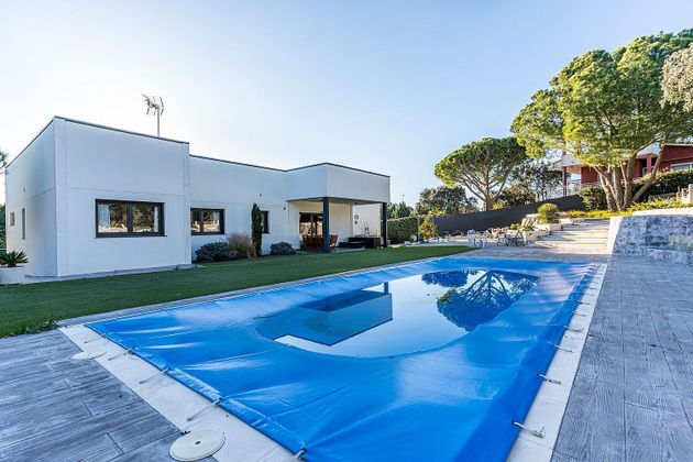 Foto 1 de Xalet en venda a calle Del Nervión de 3 habitacions amb terrassa i piscina