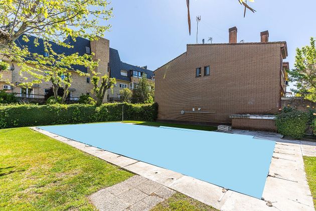 Foto 2 de Casa en venda a calle De Miguel Hernández de 4 habitacions amb terrassa i piscina