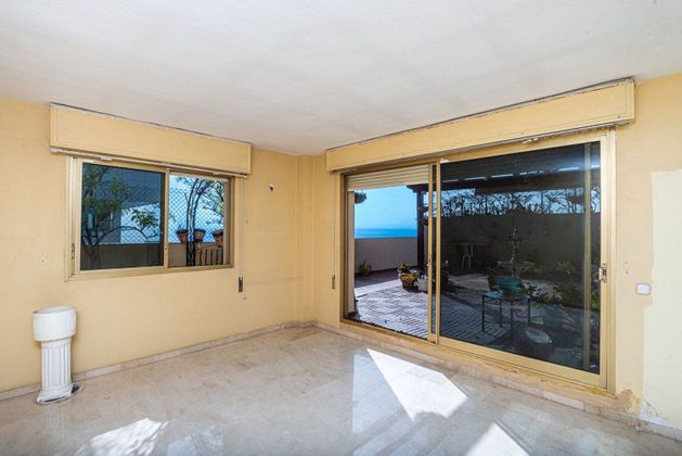 Foto 1 de Àtic en venda a Playa Bajadilla - Puertos de 3 habitacions amb terrassa i piscina