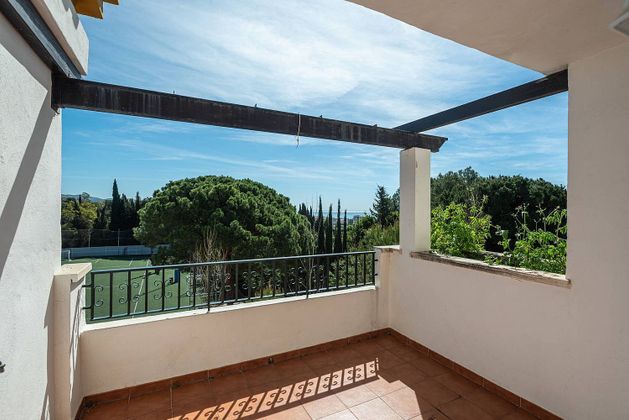 Foto 2 de Venta de ático en Lomas de Marbella Club - Puente Romano de 4 habitaciones con terraza y piscina