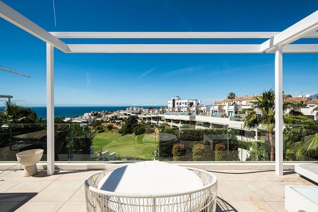 Foto 1 de Venta de chalet en Cabo Pino - Reserva de Marbella de 5 habitaciones con terraza y piscina