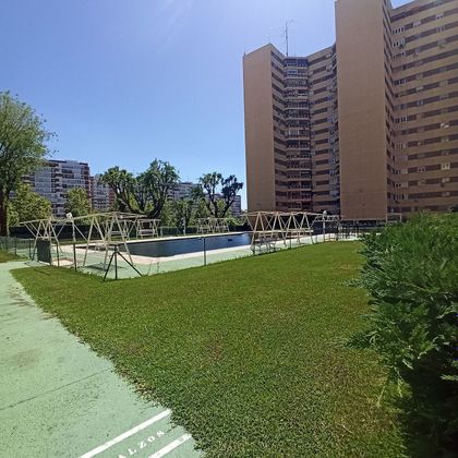 Foto 1 de Pis en lloguer a Peñagrande de 3 habitacions amb terrassa i piscina
