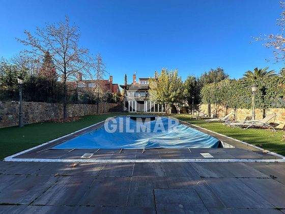 Foto 1 de Chalet en venta en Rivas Urbanizaciones de 6 habitaciones con terraza y piscina