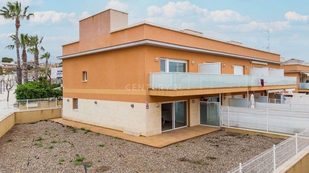 Foto 1 de Casa adossada en venda a avenida De Catalunya de 4 habitacions amb terrassa i piscina
