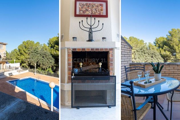 Foto 2 de Casa adossada en venda a calle Saul de 4 habitacions amb terrassa i piscina