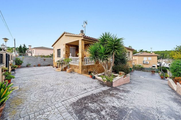 Foto 2 de Casa en venda a calle Del Priorat de 3 habitacions amb terrassa i piscina