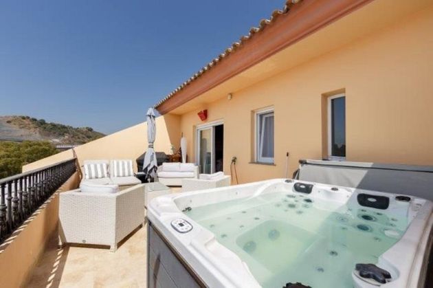 Foto 1 de Àtic en venda a Los Naranjos - Las Brisas de 2 habitacions amb terrassa i piscina