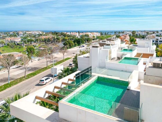 Foto 1 de Venta de casa en avenida Salamanca de 4 habitaciones con terraza y piscina