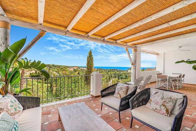 Foto 1 de Casa en venda a urbanización Marbella Hill Club de 4 habitacions amb terrassa i piscina