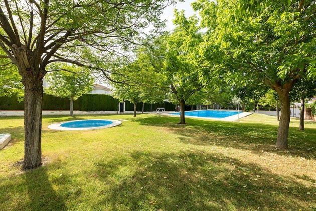Foto 1 de Chalet en venta en Albolote de 4 habitaciones con piscina y jardín