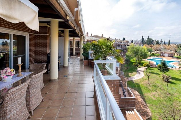 Foto 2 de Piso en venta en calle Chorreras de 3 habitaciones con terraza y piscina