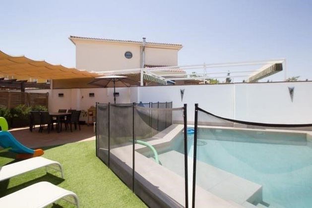 Foto 1 de Casa en venda a Alhendín de 4 habitacions amb terrassa i piscina