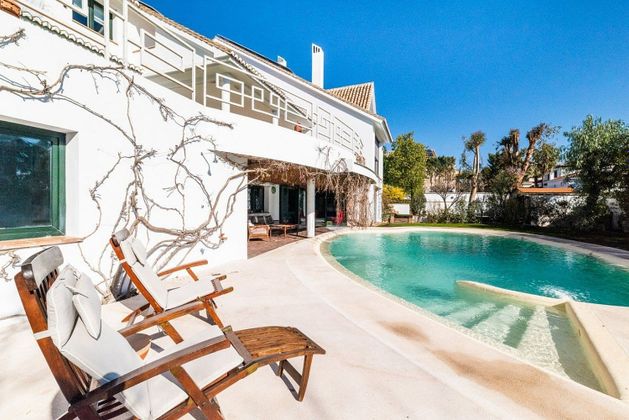 Foto 2 de Venta de chalet en calle Guadalquivir de 5 habitaciones con terraza y piscina