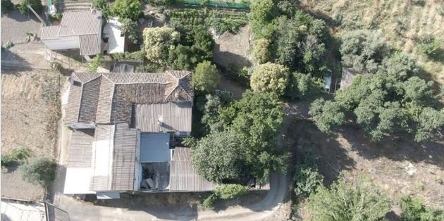 Foto 2 de Casa rural en venta en Camino de Ronda - Rosaleda de 3 habitaciones con jardín