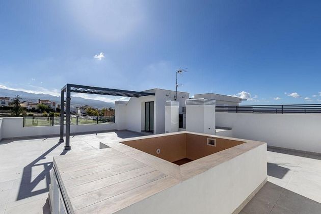 Foto 1 de Piso en alquiler en Huétor Vega de 4 habitaciones con terraza y piscina