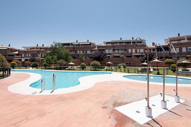 Foto 1 de Pis en venda a Zubia (La) de 3 habitacions amb terrassa i piscina