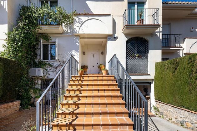 Foto 2 de Casa adossada en venda a Bola de Oro - Serrallo de 4 habitacions amb terrassa i piscina