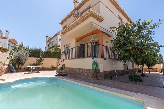 Foto 1 de Casa en venta en calle Azucena de 3 habitaciones con terraza y piscina
