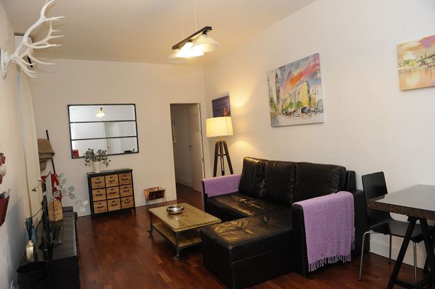 Foto 1 de Piso en alquiler en calle Reinoso de 1 habitación con muebles y balcón