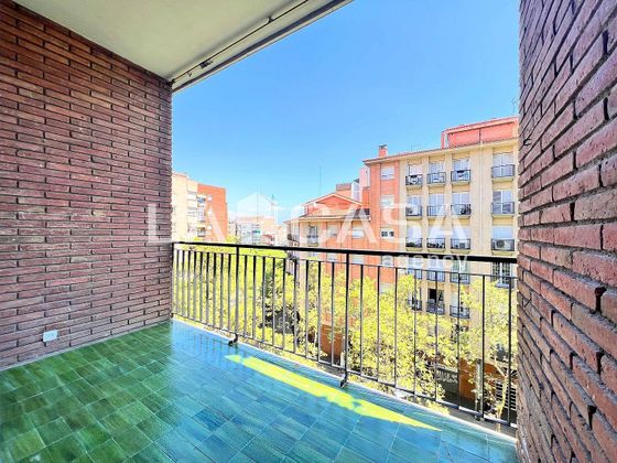 Foto 1 de Pis en venda a Sant Andreu de Palomar de 4 habitacions amb balcó i ascensor