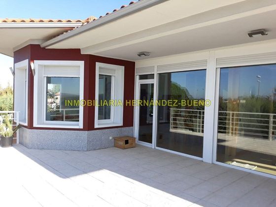 Foto 1 de Chalet en venta en Villamayor de 4 habitaciones con piscina y garaje