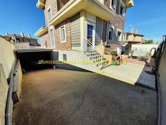 Foto 1 de Xalet en venda a Vellés (La) de 4 habitacions amb terrassa i piscina