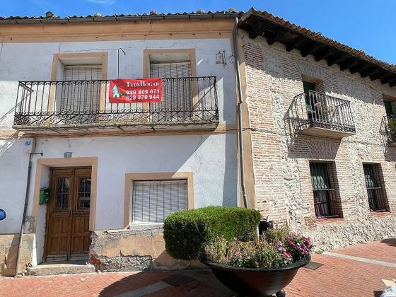 Foto 1 de Casa adossada en venda a Aldeamayor de San Martín de 4 habitacions amb jardí i balcó