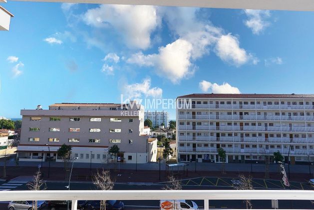 Foto 1 de Piso en venta en Miami Platja - Miami Playa de 2 habitaciones con terraza y balcón