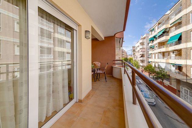 Foto 2 de Pis en venda a calle Ramón Gallud de 3 habitacions amb terrassa i balcó