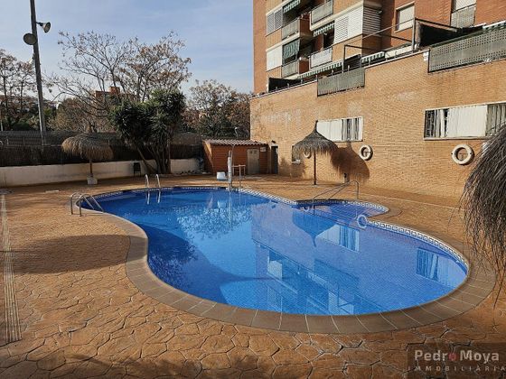 Foto 1 de Piso en venta en Santa Perpètua de Mogoda de 4 habitaciones con piscina y garaje