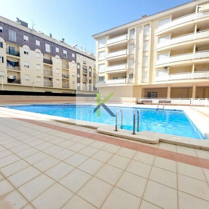 Foto 1 de Pis en venda a Zona Centro de 3 habitacions amb terrassa i piscina